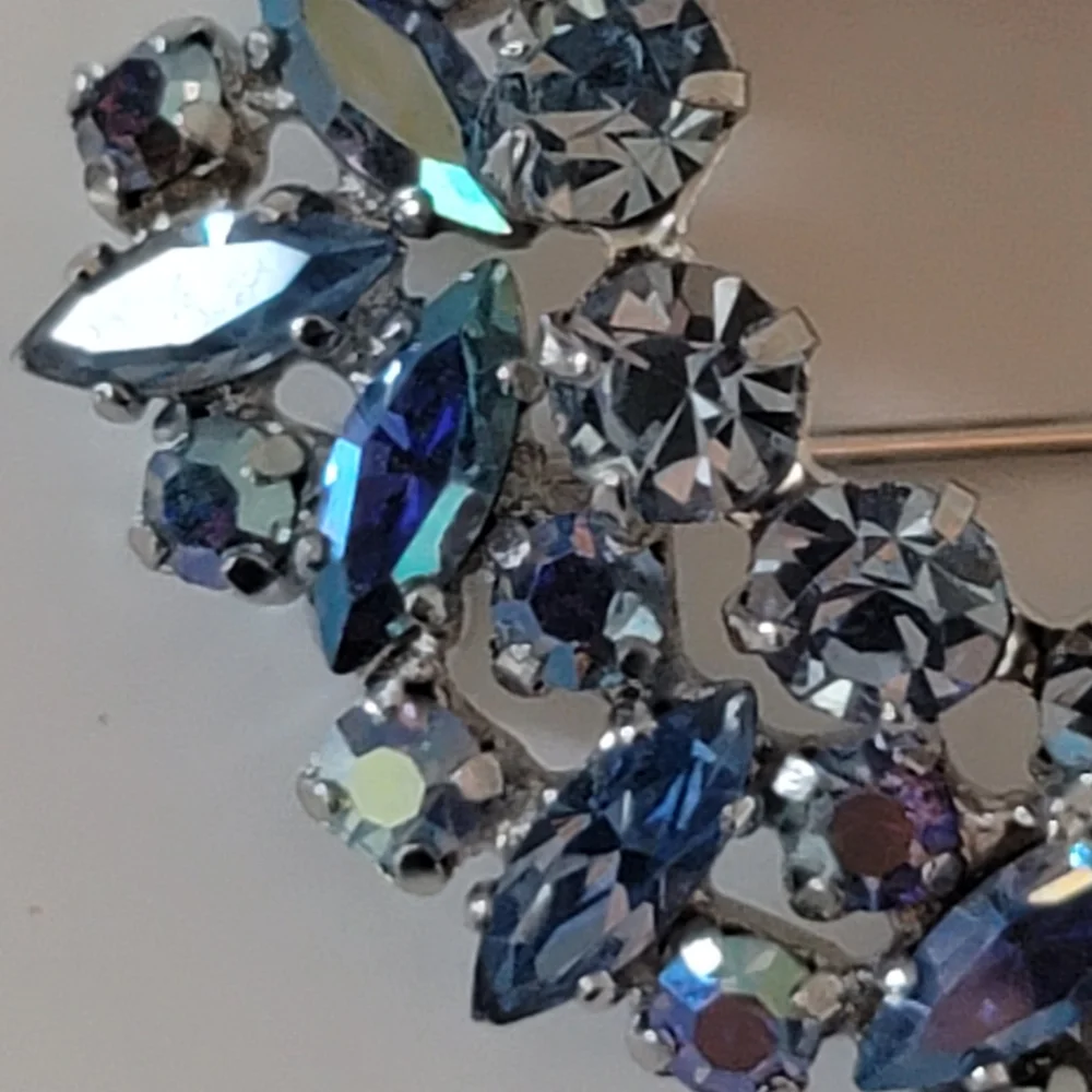 Vintage Signed Sherman Blue Aurora Borealis Rhinestone Wreath Brooch Canada